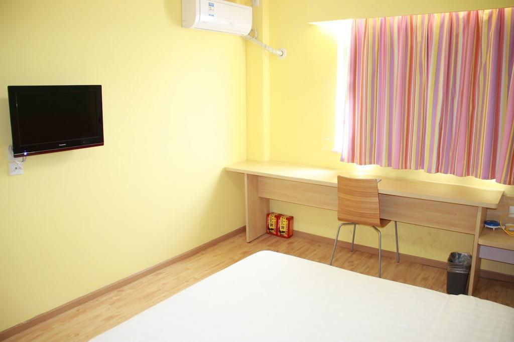 7Days Inn Zhumadian Railway Station Εξωτερικό φωτογραφία