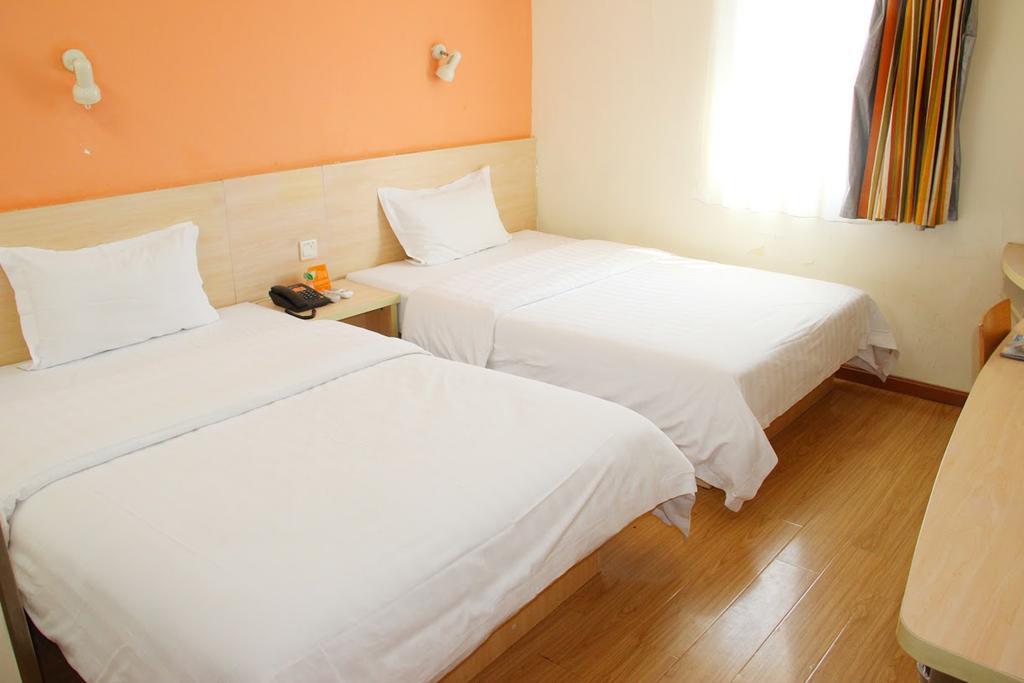 7Days Inn Zhumadian Railway Station Εξωτερικό φωτογραφία